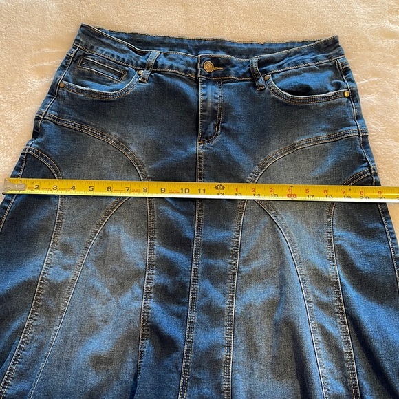 Esteez Women’s Denim Stretch Midi Skirt With Bottom Flare/Detailed StitchSize 10 - Picture 4 of 11